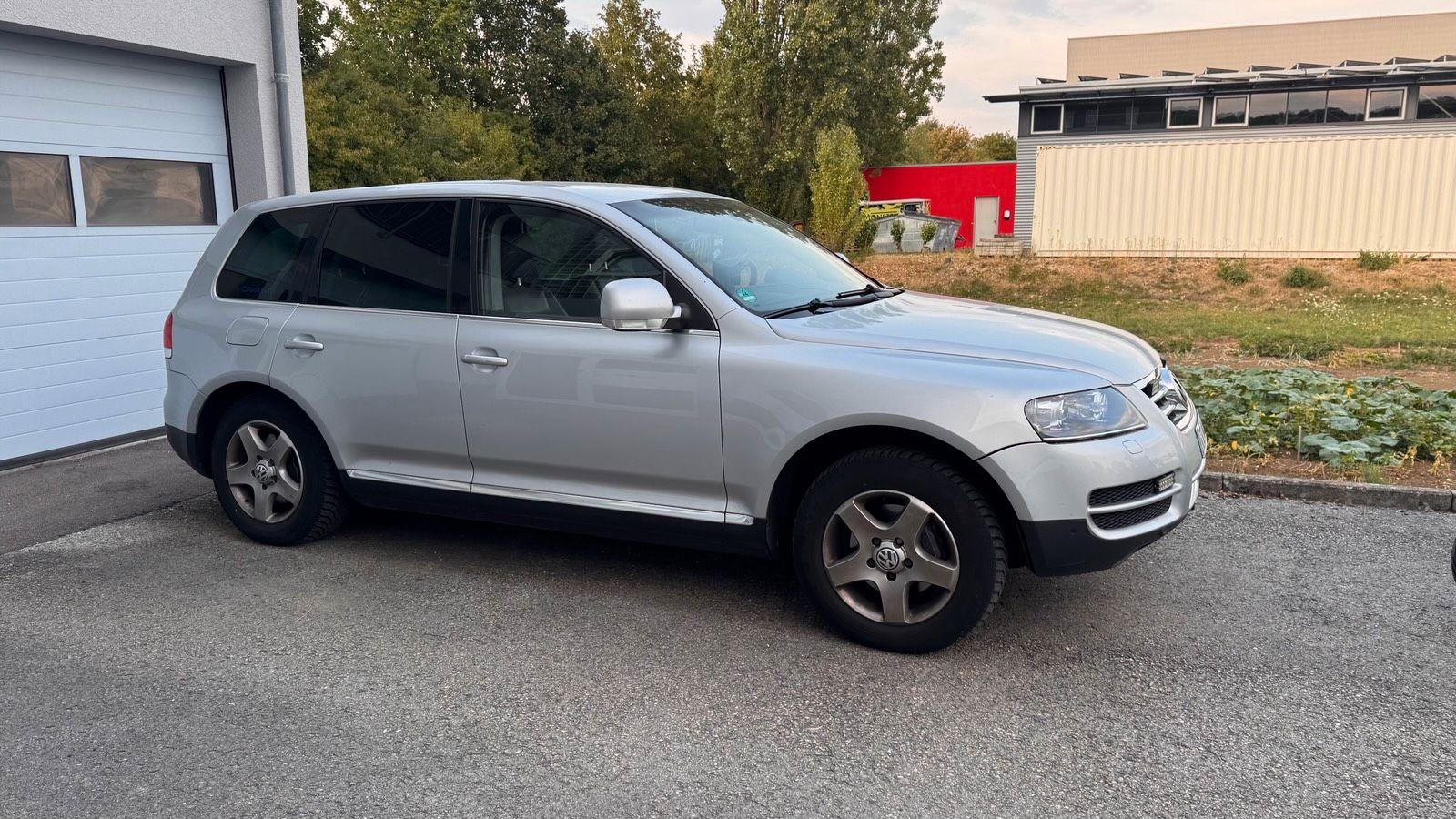 Volkswagen Touareg 2005 — вигляд ззаду