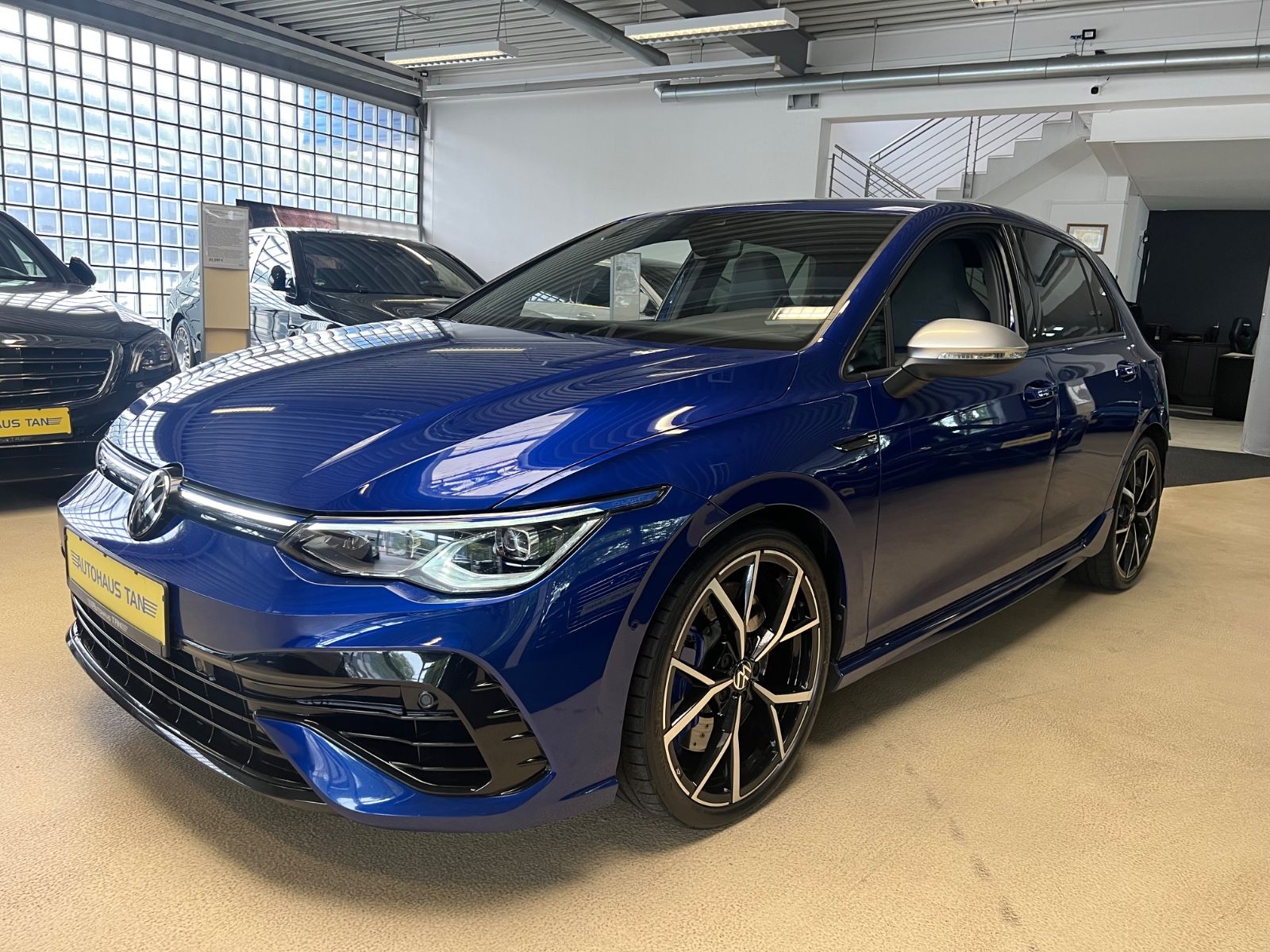 Fahrzeugabbildung Volkswagen Golf VIII Lim. R 4Motion *LAPIZ BLUE*KAMERA*IQ*