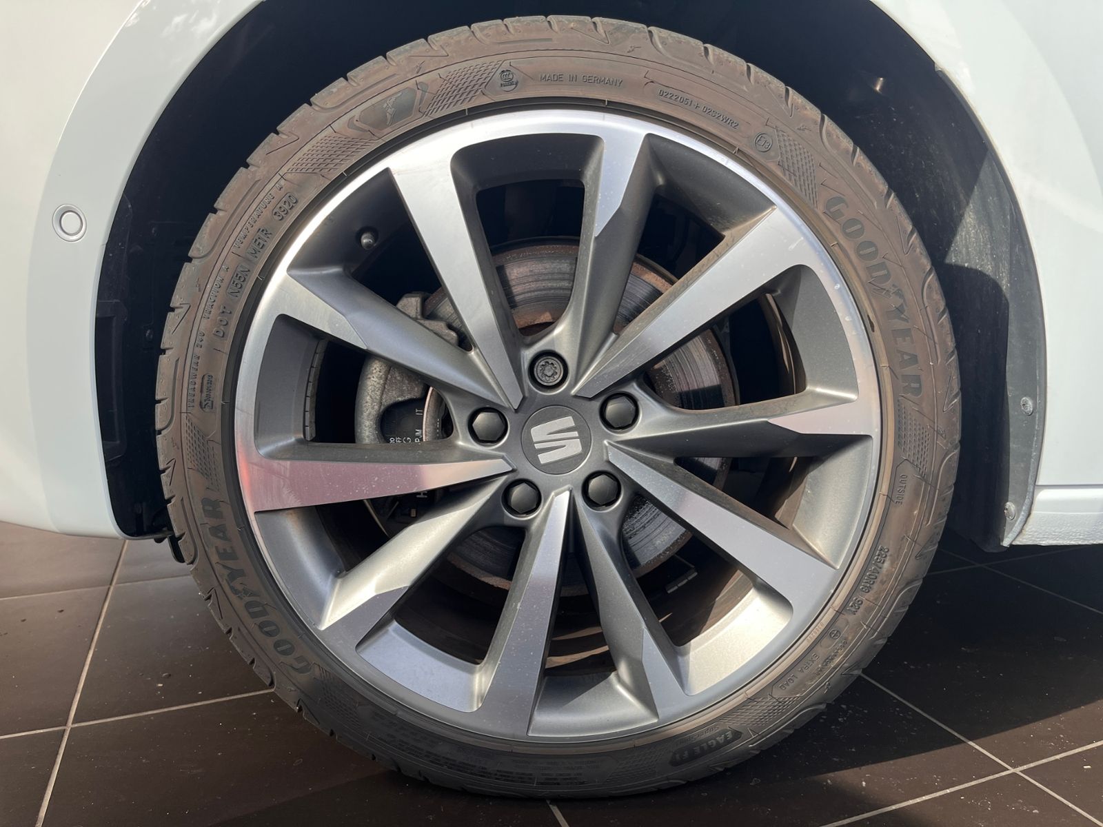 Fahrzeugabbildung SEAT Leon Sportstourer FR e-Hybrid LED NAVI ALU