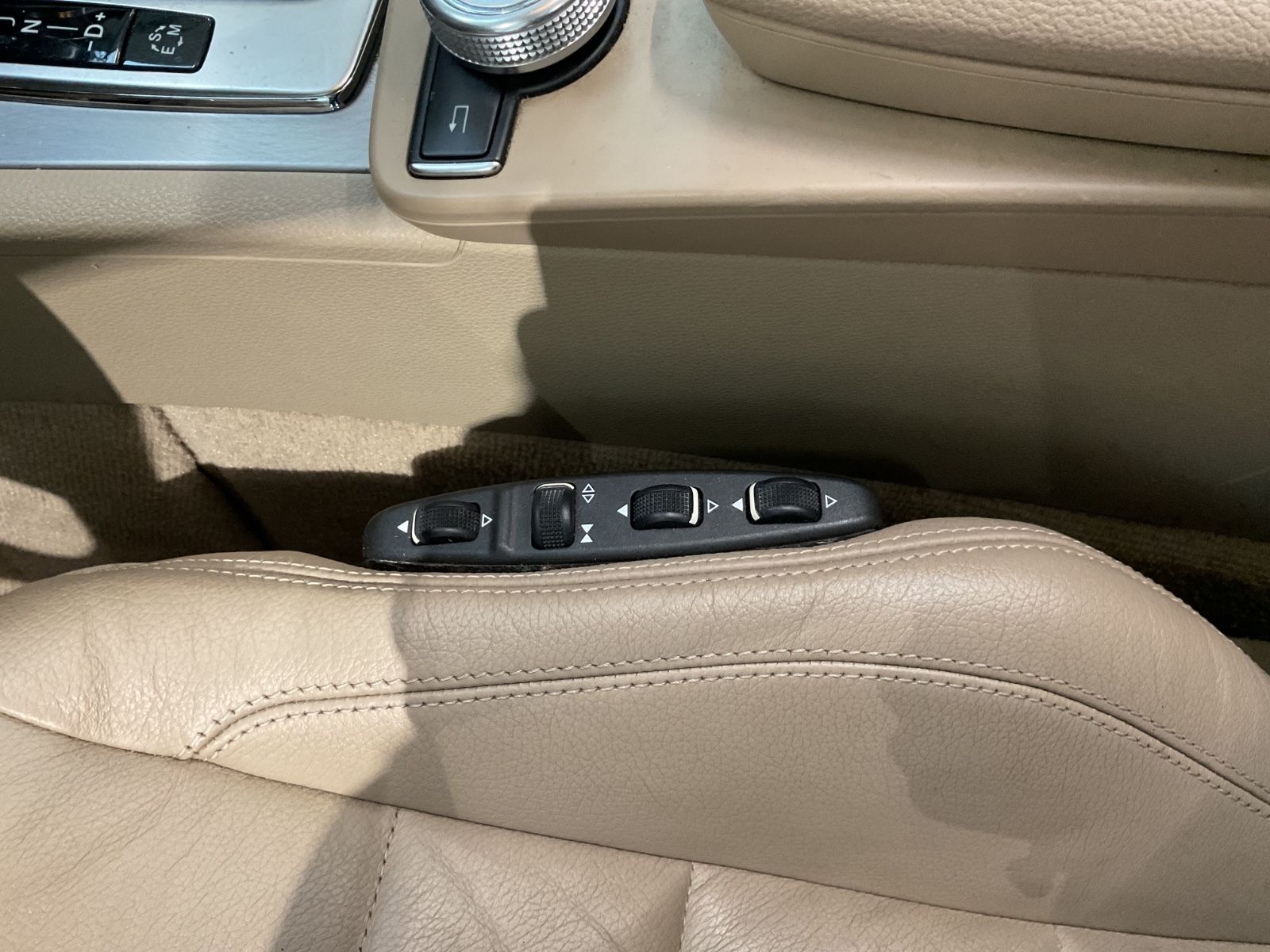 Fahrzeugabbildung Mercedes-Benz E 250 CGI AMG-Paket, H-K Sound, Memory, 8-Fach