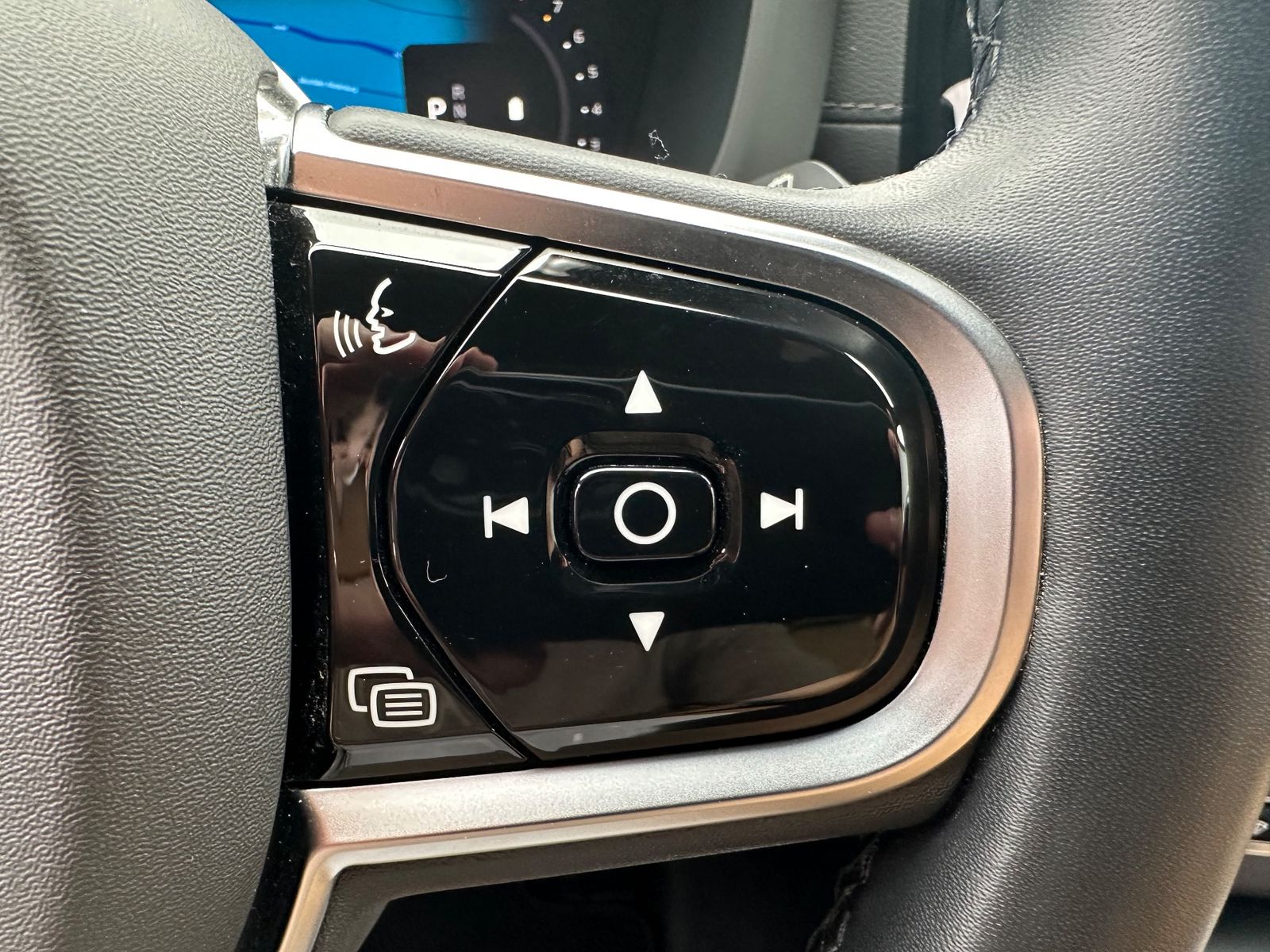 Fahrzeugabbildung Volvo XC60 B5 B AWD Ultimate Bright NAV+LED+PANO+AHK