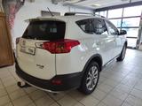 Toyota RAV 4 2,0-l-VVT-i Comfort Auto 4x4 - Toyota: 4.4