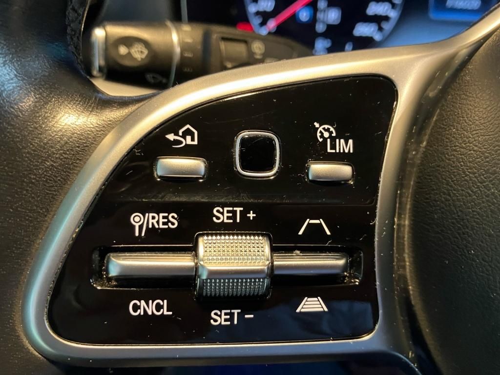 Fahrzeugabbildung Mercedes-Benz E 220 d T-Modell Pano STH Navi ACC PDC SHZ LED