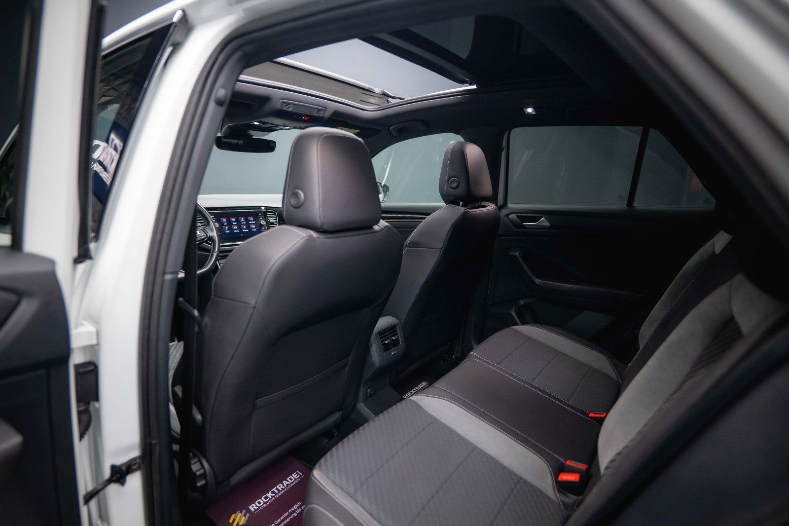 Fahrzeugabbildung Volkswagen T-Roc R 4Motion Performance *ACC*DCC*Pano*LED*