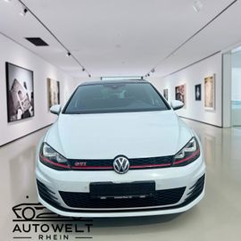 Volkswagen Golf - 2