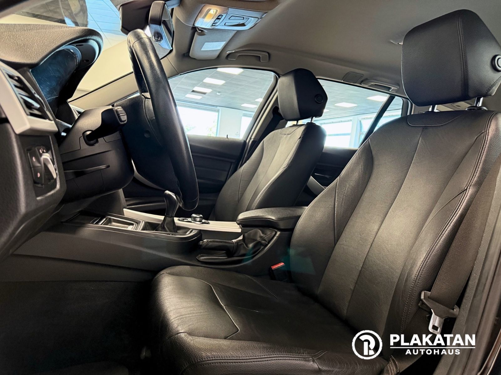 Fahrzeugabbildung BMW 318d Touring Leder Navi Bi-Xenon