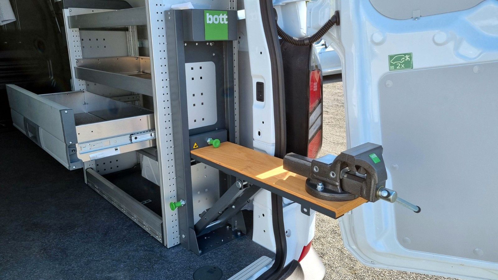 Fahrzeugabbildung Ford Transit Custom Kasten 300 L2 Trend FWD