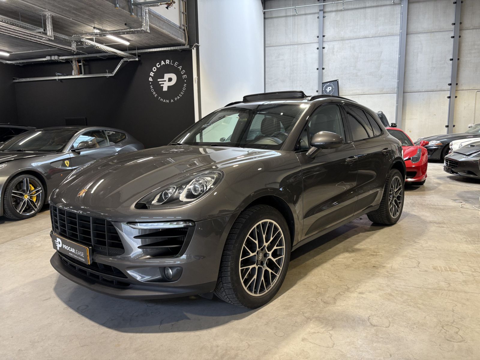 PORSCHE Macan
