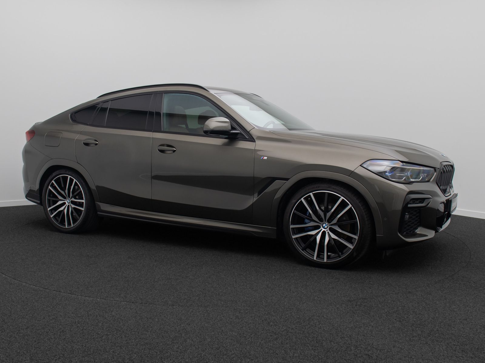 Fahrzeugabbildung BMW X6 xD40i M Sport 360°DAB Panorama Individual 22"