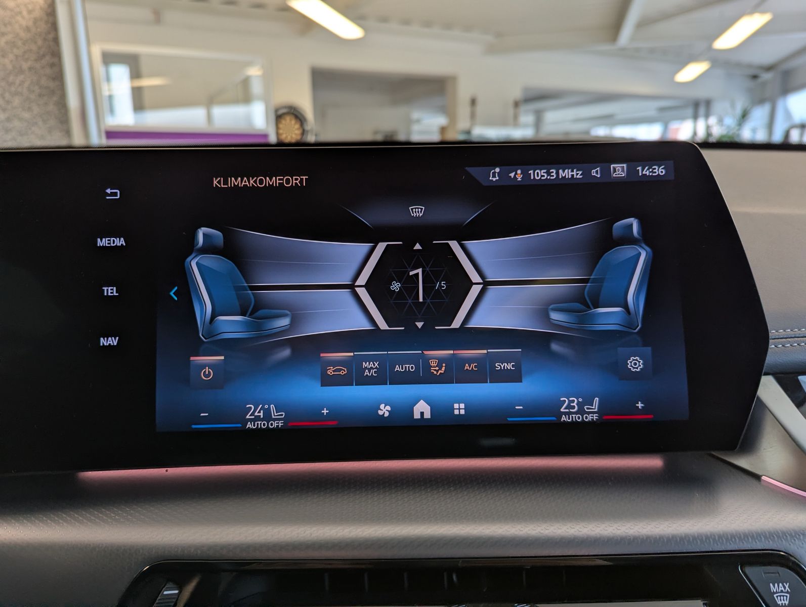 BMW X1 18 d M-Sport Pano Premium-Travel-Paket AHK - Image 32