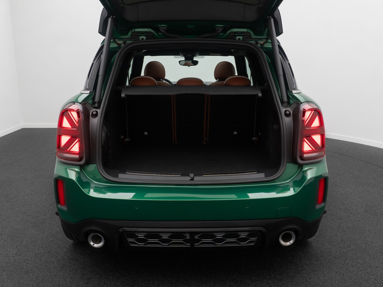 Fahrzeugabbildung MINI John Cooper Works Countryman ALL4 HUD H/K 19Zoll