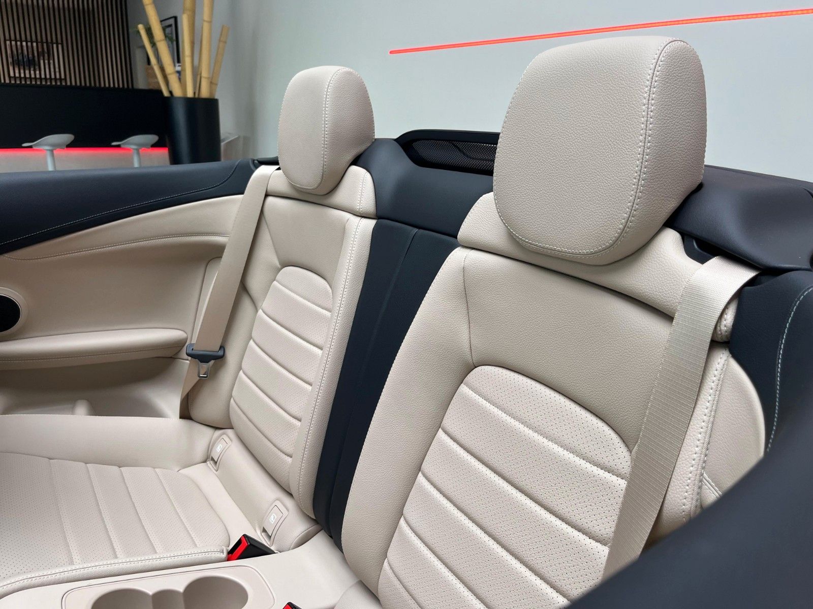 Fahrzeugabbildung Mercedes-Benz C 200 Cabrio AMG-Line*Airscarf*Park-Paket*
