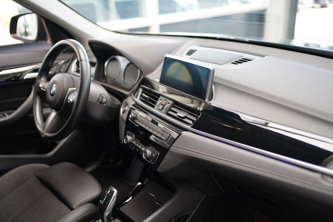 Fahrzeugabbildung BMW X1 20i Sport Line Rückfahrkamer+Navi+Sitzheiz+LE