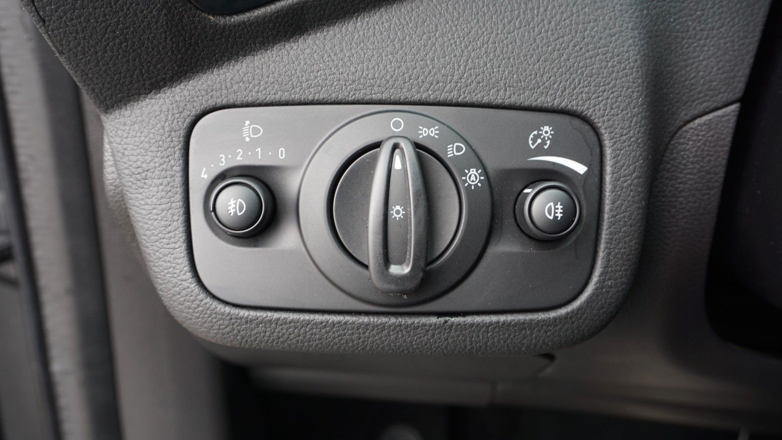 Fahrzeugabbildung Ford Kuga Titanium, Navi, Allrad, PDC, LED