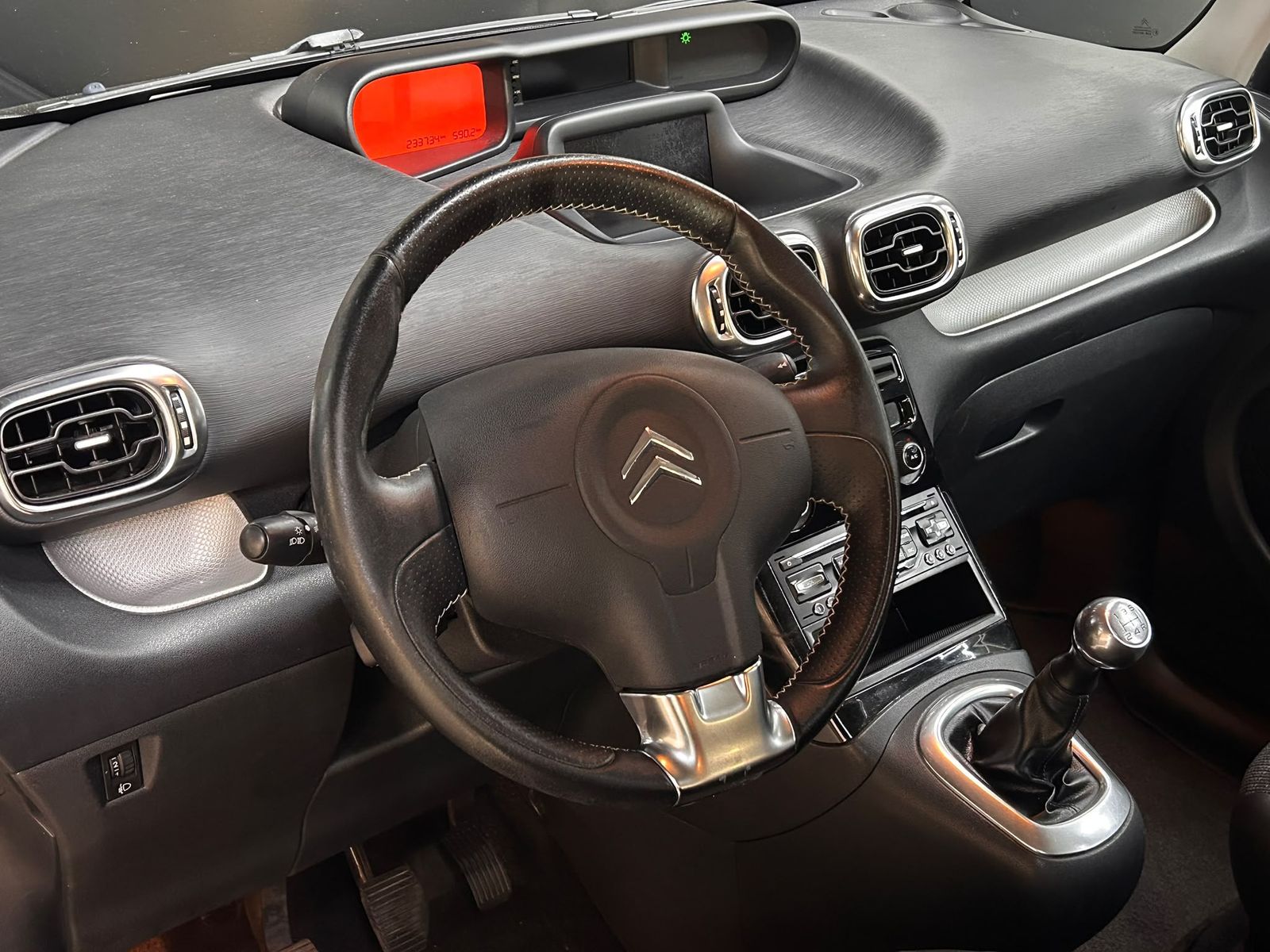 Fahrzeugabbildung Citroën C3 Picasso Exclus Black-Paket GEPFLEGT+NAVI+TÜV