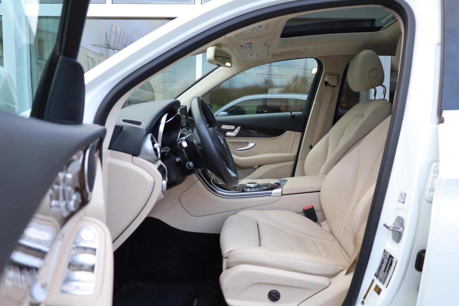 Mercedes-Benz GLC 300 4MATIC/PANO/SHZ/LHZ/TOTW/KAMERA/PDC/R19