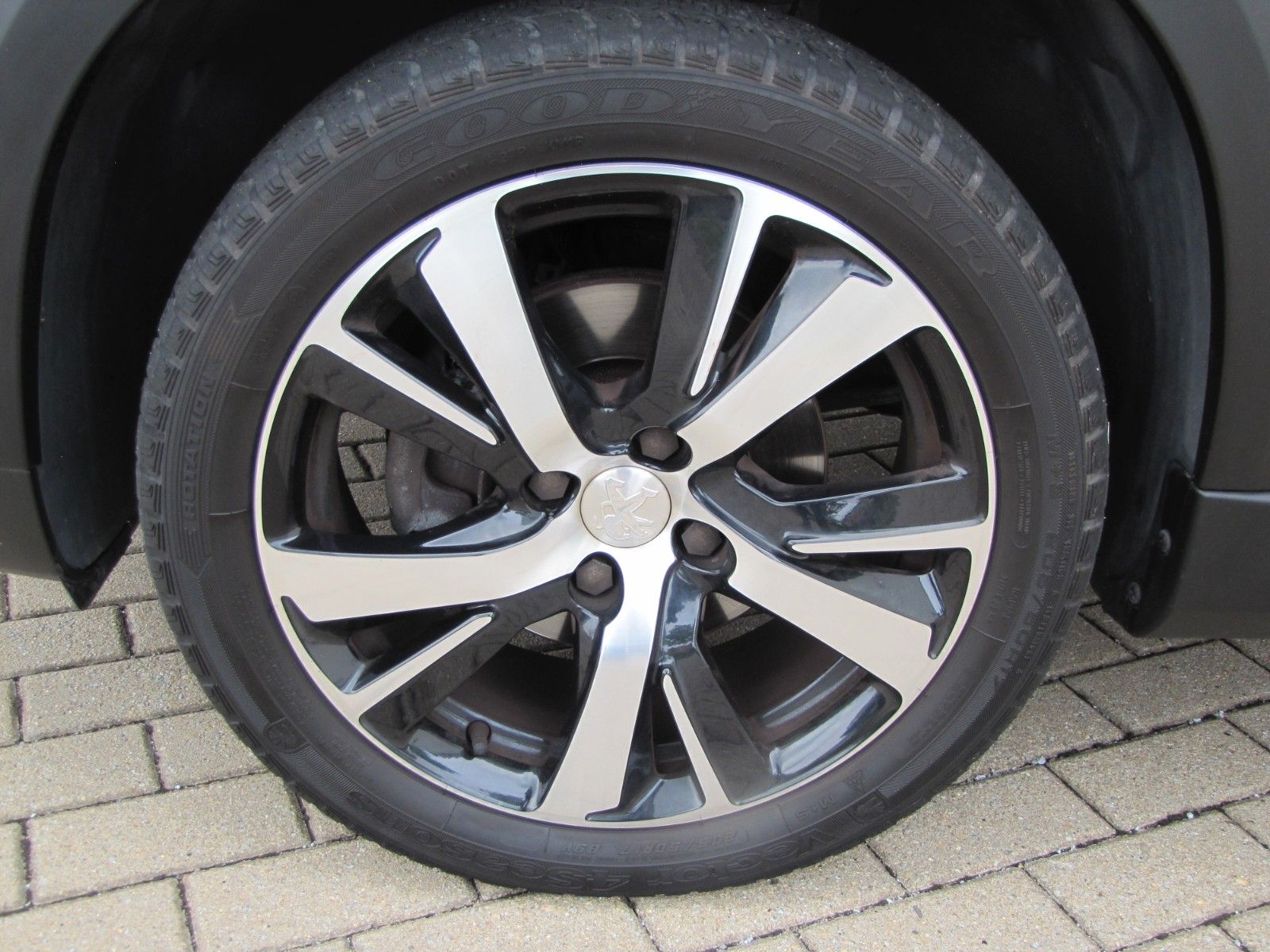 Fahrzeugabbildung Peugeot 2008 Crossway 1.2 PureTech 110 PS