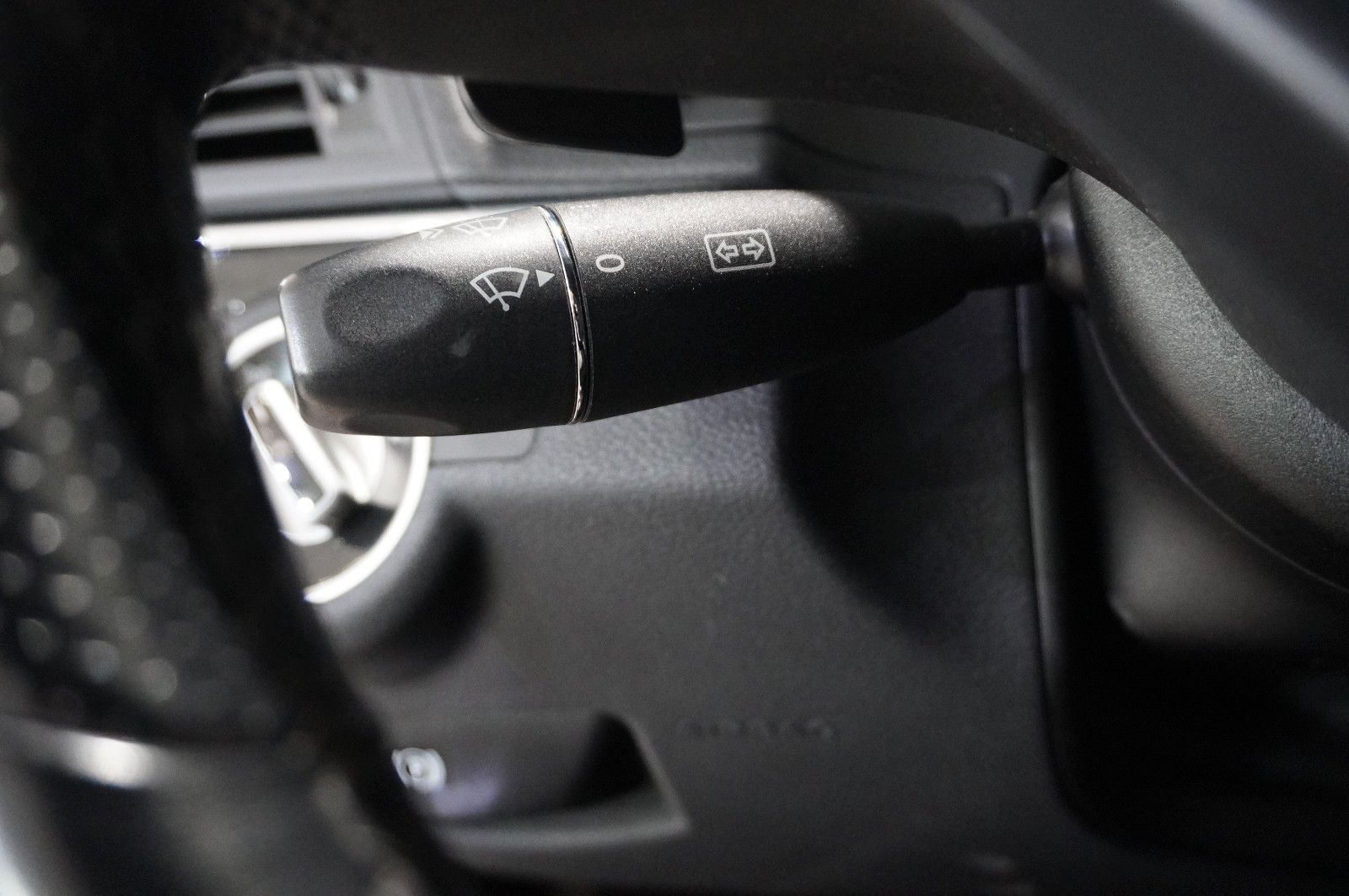 Fahrzeugabbildung Mercedes-Benz E 200 COUPE AVAMTGRADE NAVI/SHZ/SPORT/PDC/TEMP.