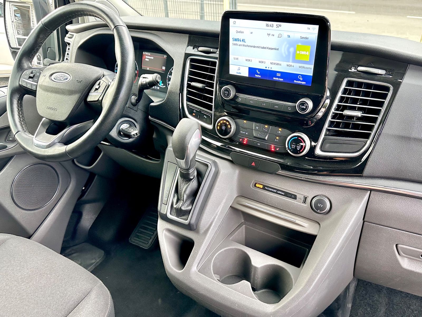 Fahrzeugabbildung Ford TOURNEO CUSTOM TITANIUM*AUTOM+2xSCHIE+8 SITZER*