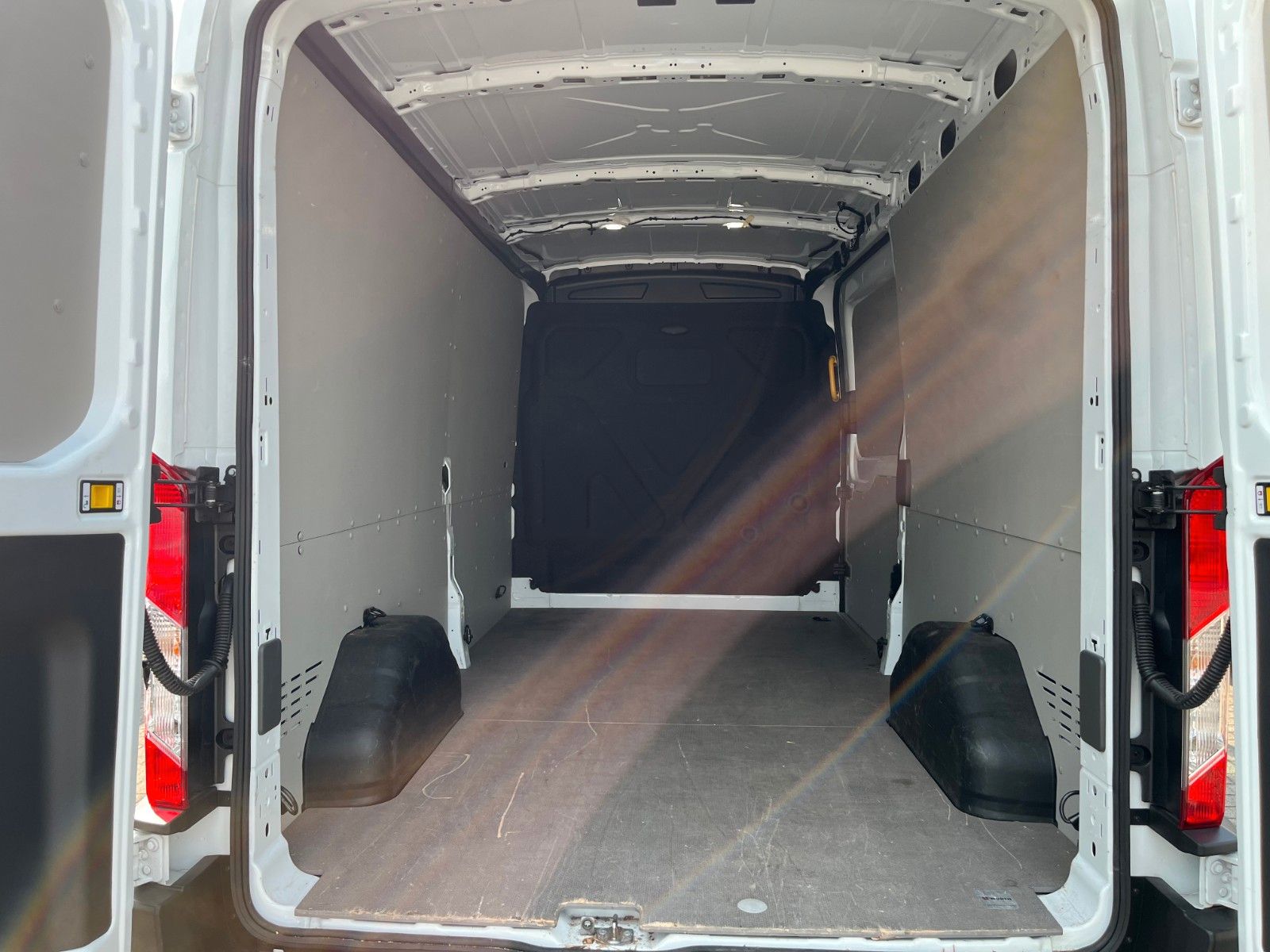 Fahrzeugabbildung Ford Transit 350 L3 Kasten LKW hoch lang KLIMA AHK
