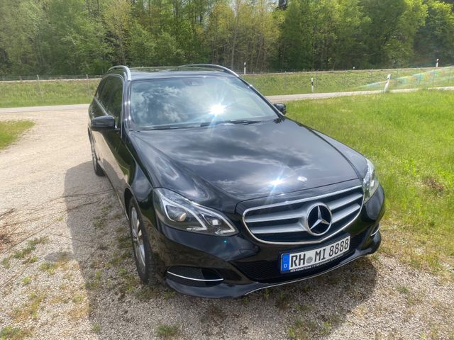 MERCEDES-BENZ E 220d T AMG Line Autom. AMG Line