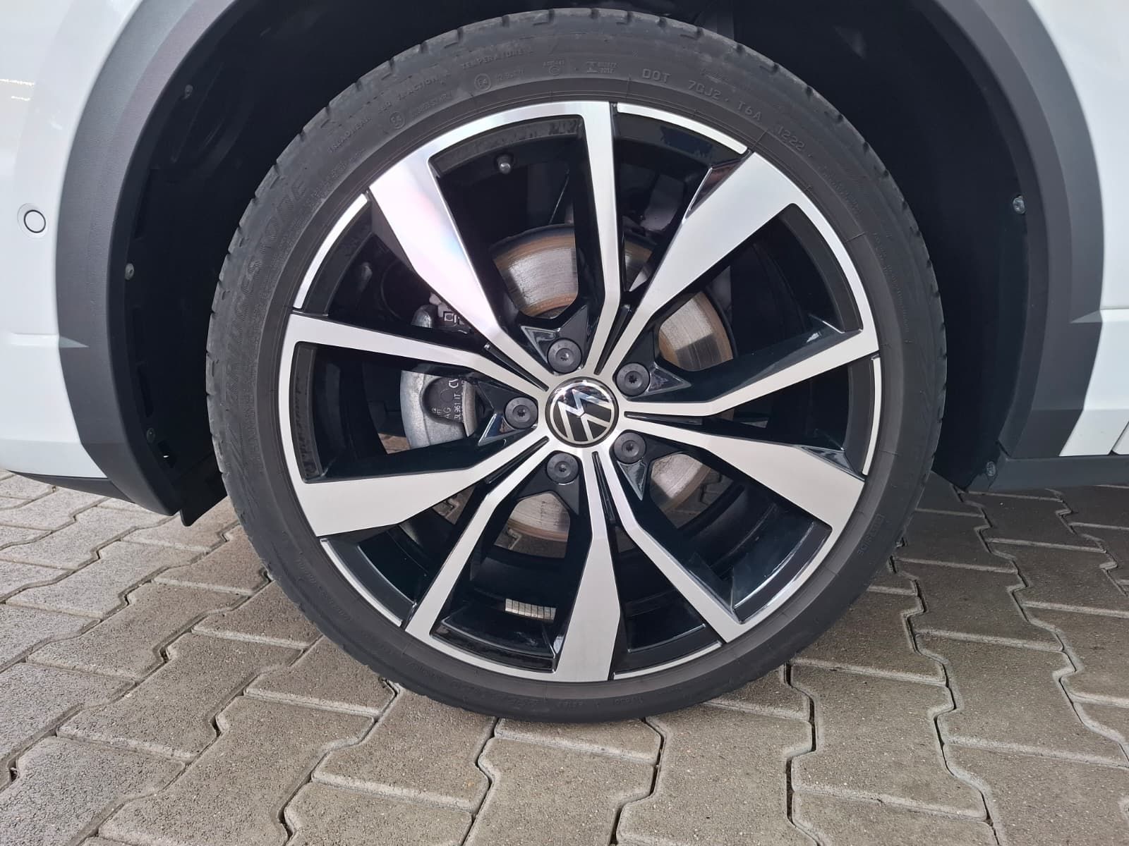 Fahrzeugabbildung Volkswagen T-Roc R-Line 2,0 TDI DSG 4Motion + IQ.Drive+Navi