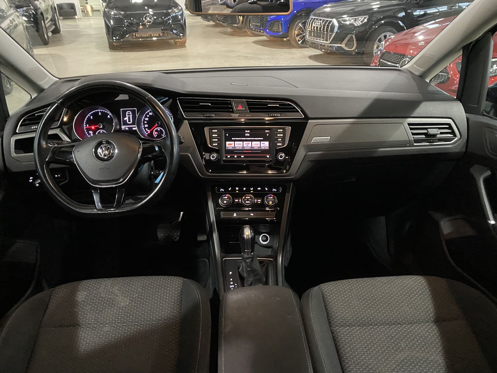 Fahrzeugabbildung Volkswagen Touran 1.6 Tdi Comfortline/7-Sitzer/AHK/SH/