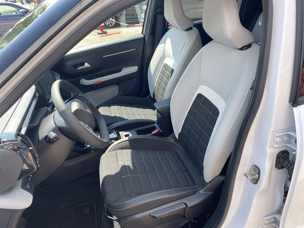 Fahrzeugabbildung Citroën C3 Hybrid 110 Automatik MAX *Winterpak*Navi*Cam*