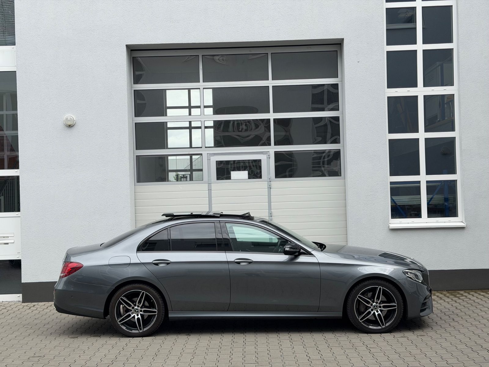 Mercedes-Benz E 220 d 9G AMG NIGHT *PANO*SPUR*2H* foto 21