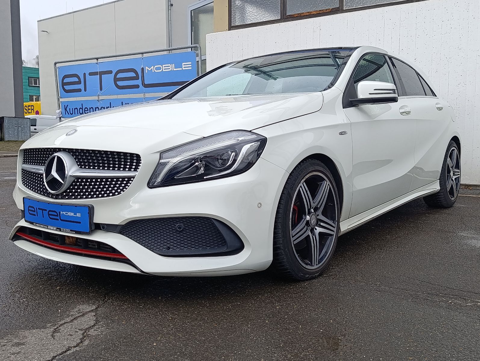 MERCEDES-BENZ A 250 4Matic Sport AMG Line Panorama Leder LED