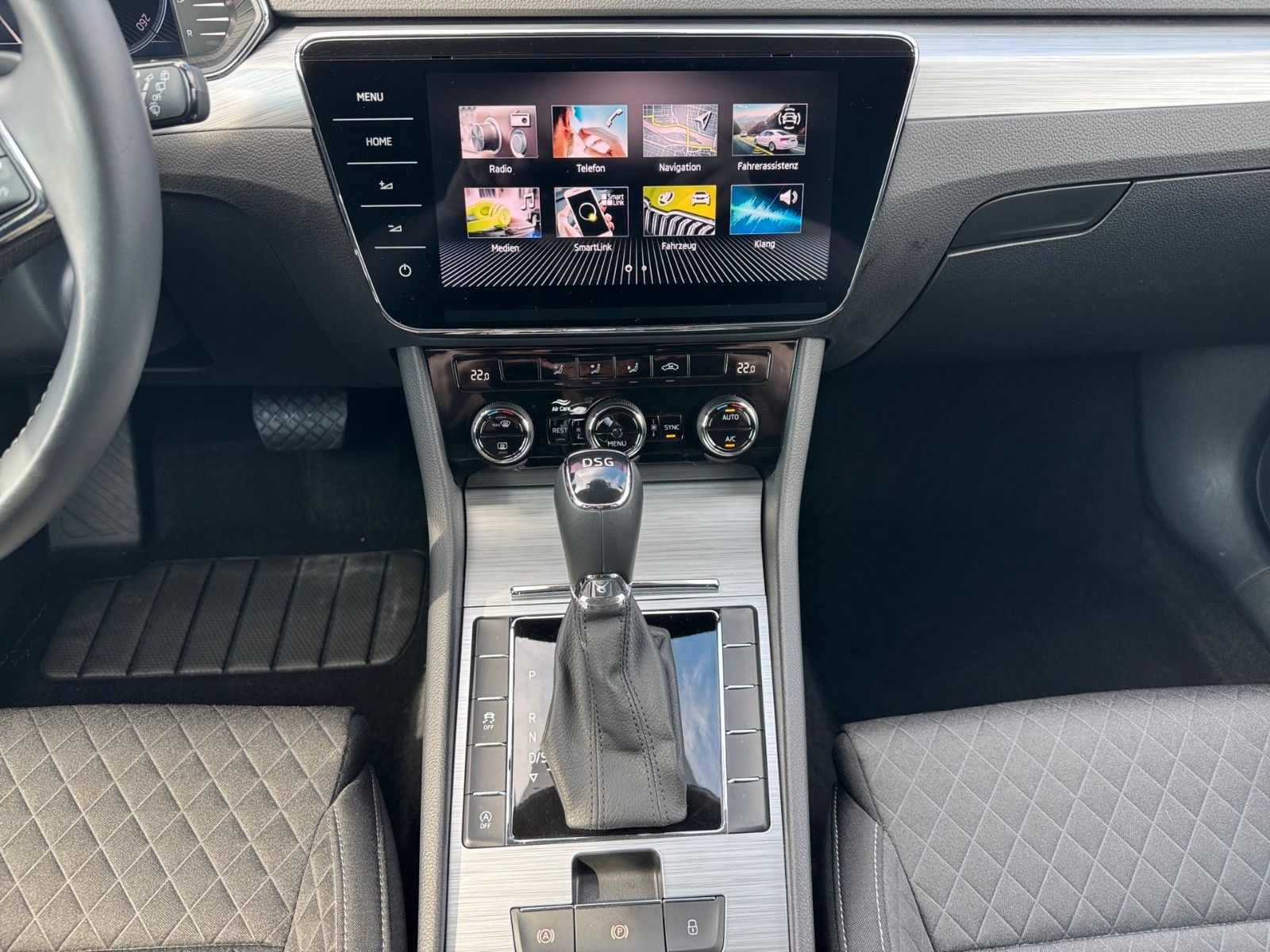 Fahrzeugabbildung SKODA Superb Combi Ambition