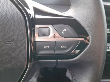 Peugeot 2008 Active Pack 1.2 PureTech 100 Kam.+LED+SHZ