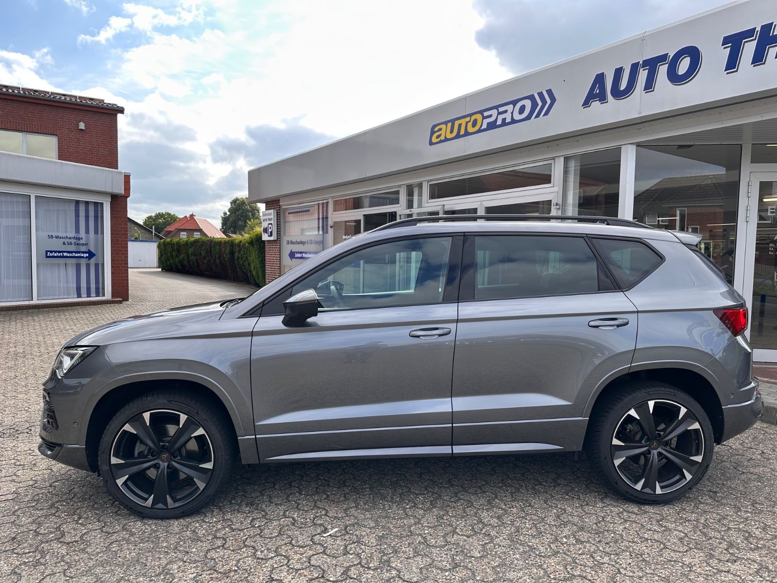 Fahrzeugabbildung CUPRA Ateca 1.5 TSI DSG Pano/ACC/Navi/LED/SHZG/Travel