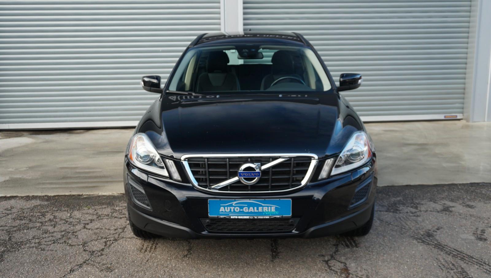 VOLVO XC60 - MOMENTUM - 163 CV - BVM - HAYON ÉLECTRIQUE