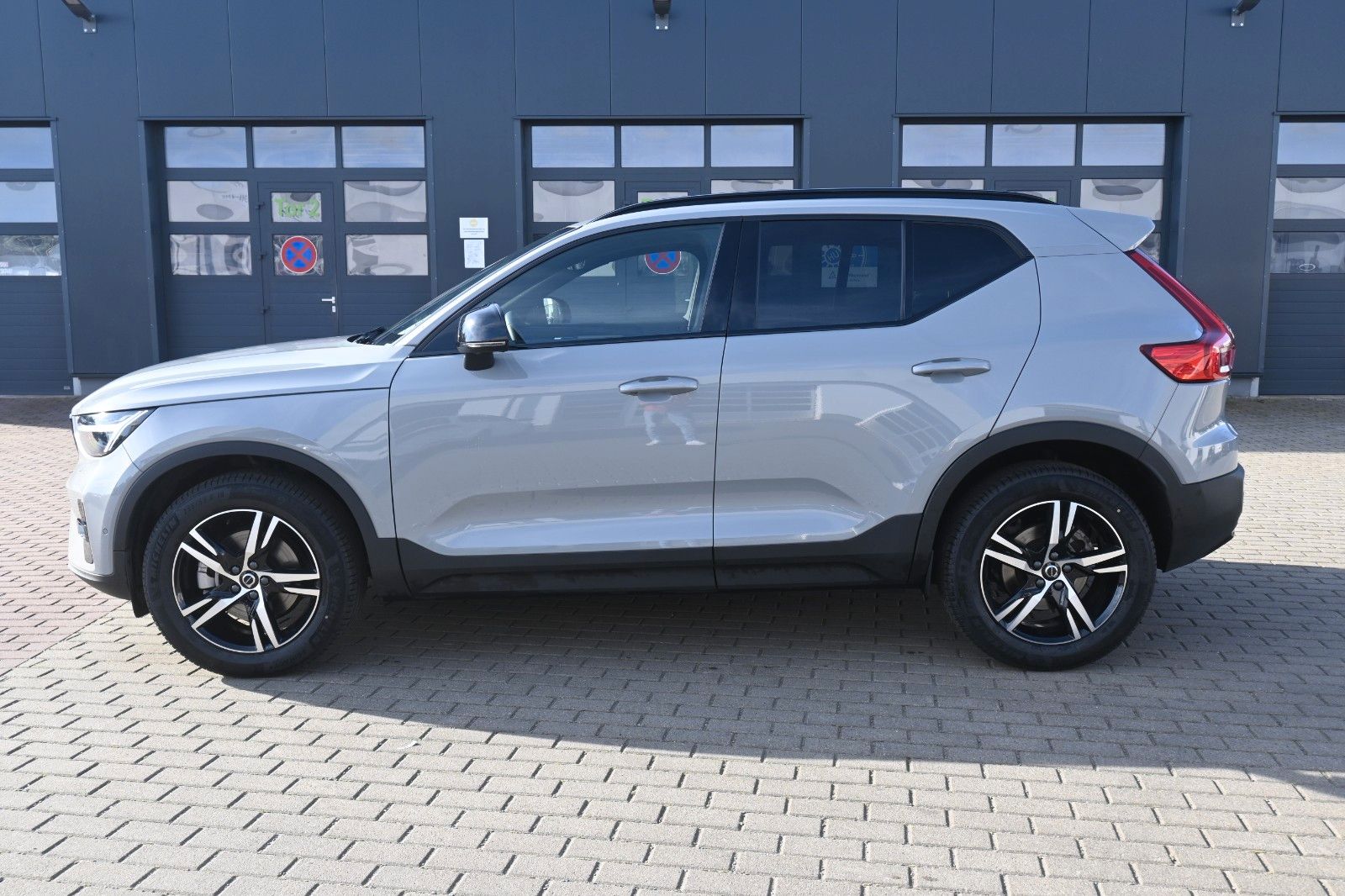 Fahrzeugabbildung Volvo XC40 B3 Plus Dark*FSHZG*360°*ACC*PIXEL