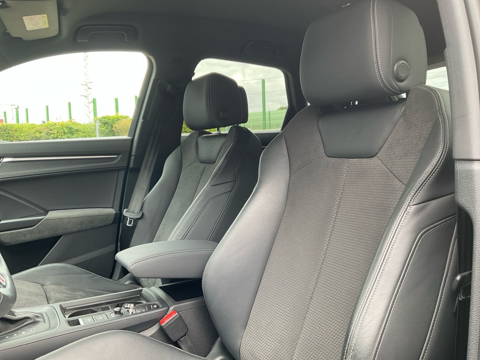 Audi Q3 45 TFSI e S line Matrix SONOS Carplay Navi foto 23