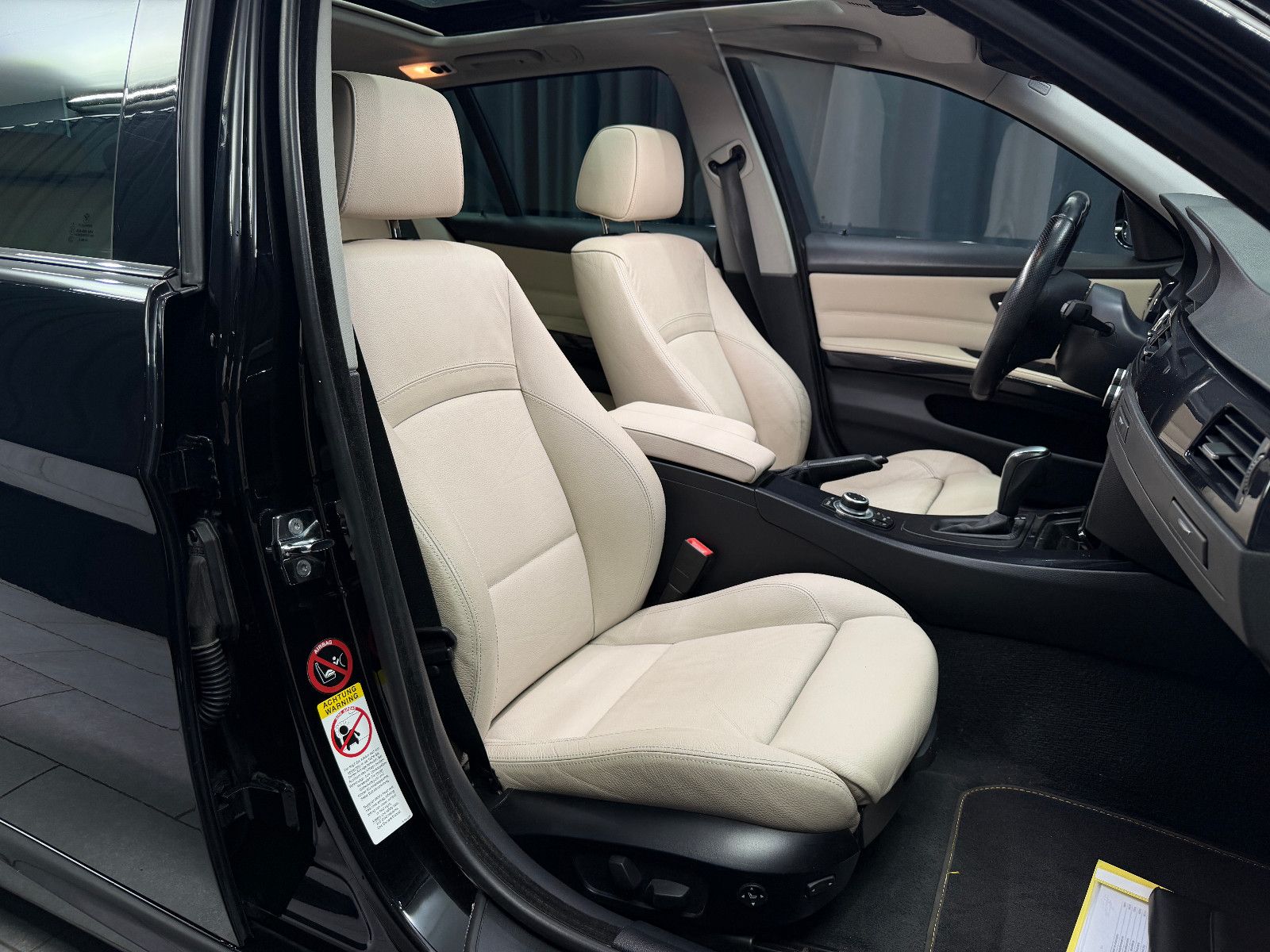 Fahrzeugabbildung BMW 335 i xDrive Touring|LEDER|NAVI|PANO