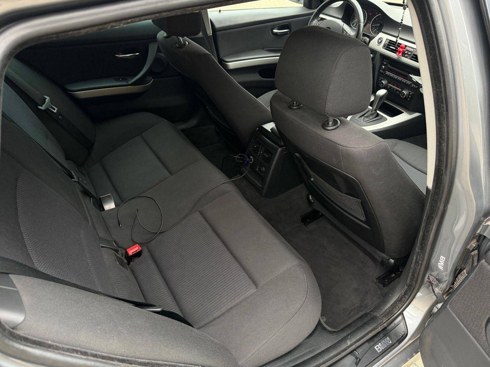 BMW 318 2009 — photo 9