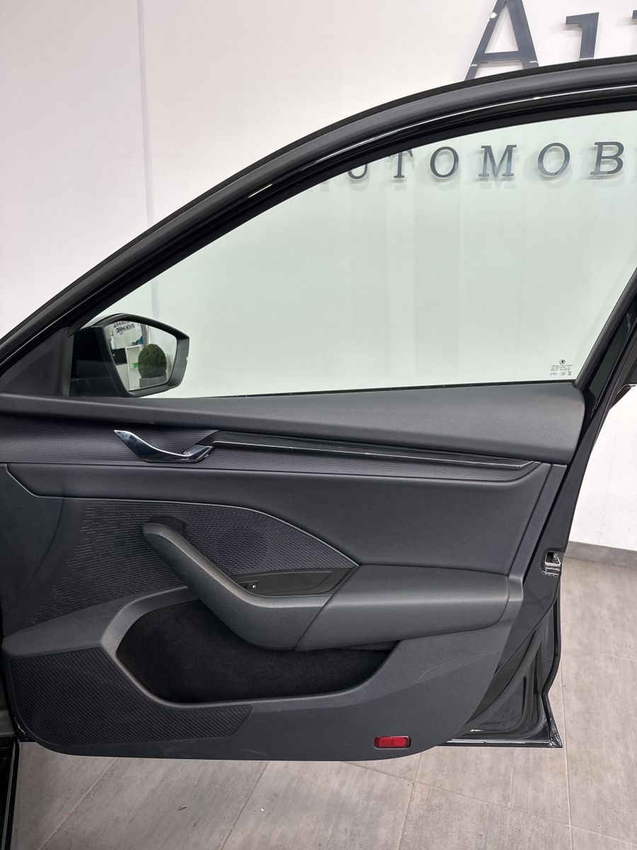 Fahrzeugabbildung SKODA Octavia Combi 2.0 TDI DSG Ambition NAV+LED+ACC