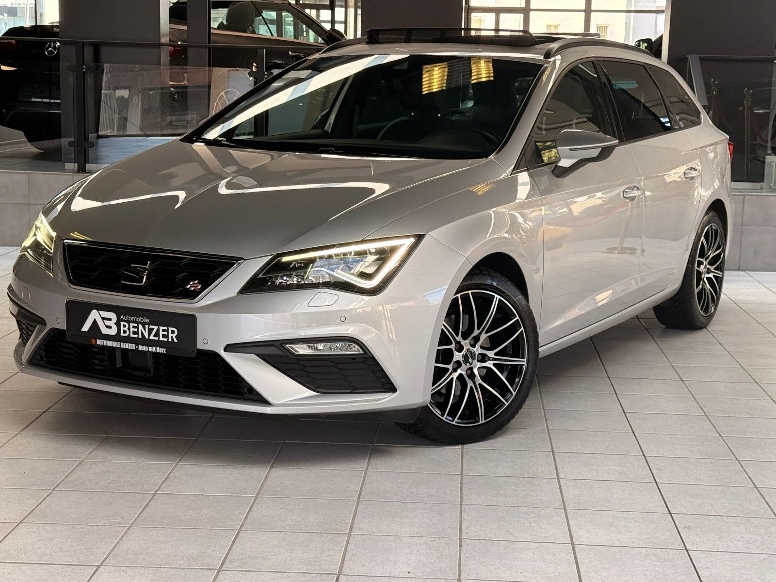 Fahrzeugabbildung SEAT Leon ST FR//ACC/LED/PANORAMA/APPLE-CAR/KAMERA