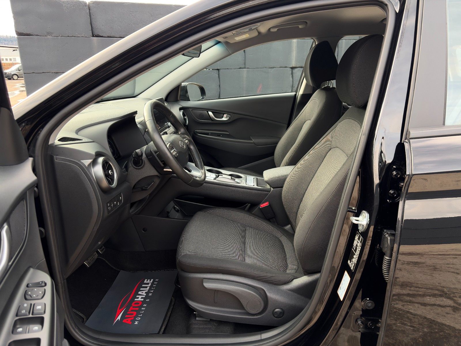 Fahrzeugabbildung Hyundai KONA E Select ACC LHZ SHZ LKAS PDC Kam CarPlay