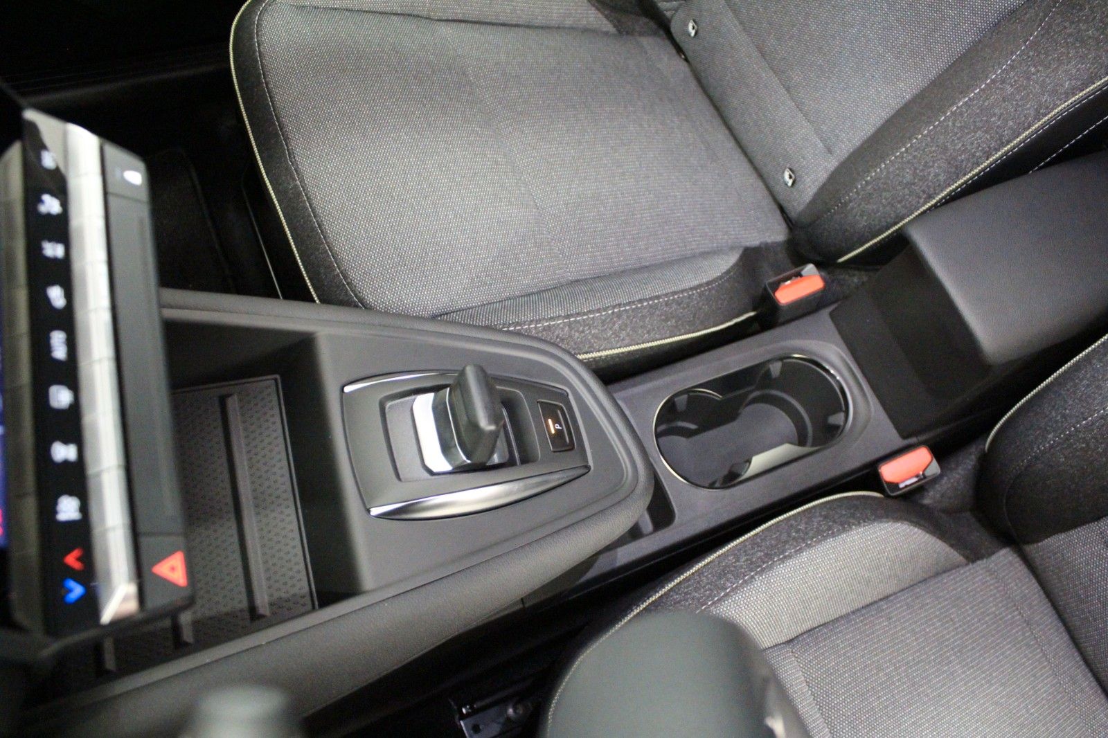 Fahrzeugabbildung Renault Captur Mild Hybrid 140 Techno *Navi* Sitzhzg*