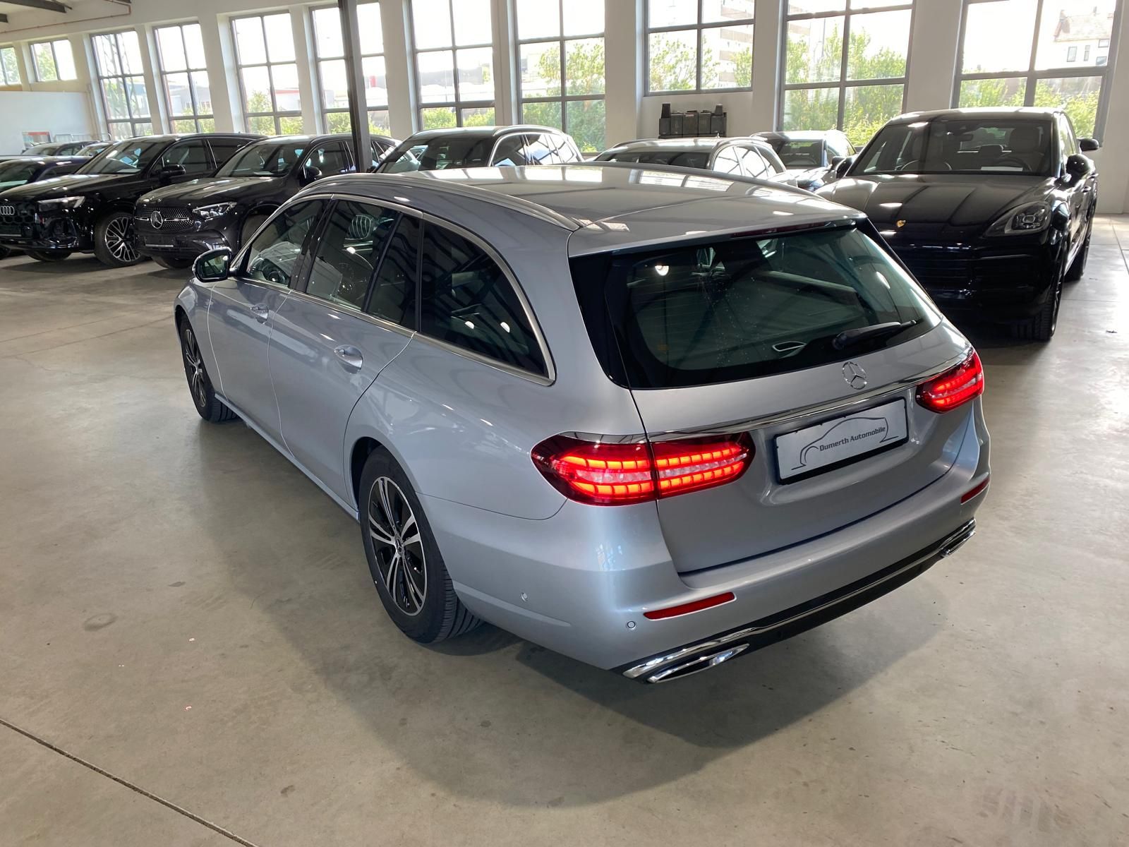 Fahrzeugabbildung Mercedes-Benz E 200 T-Model Avantgarde/LED-High/1.HD/