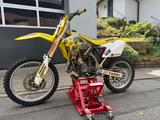 Suzuki RM 125  - SUZUKI RM 125