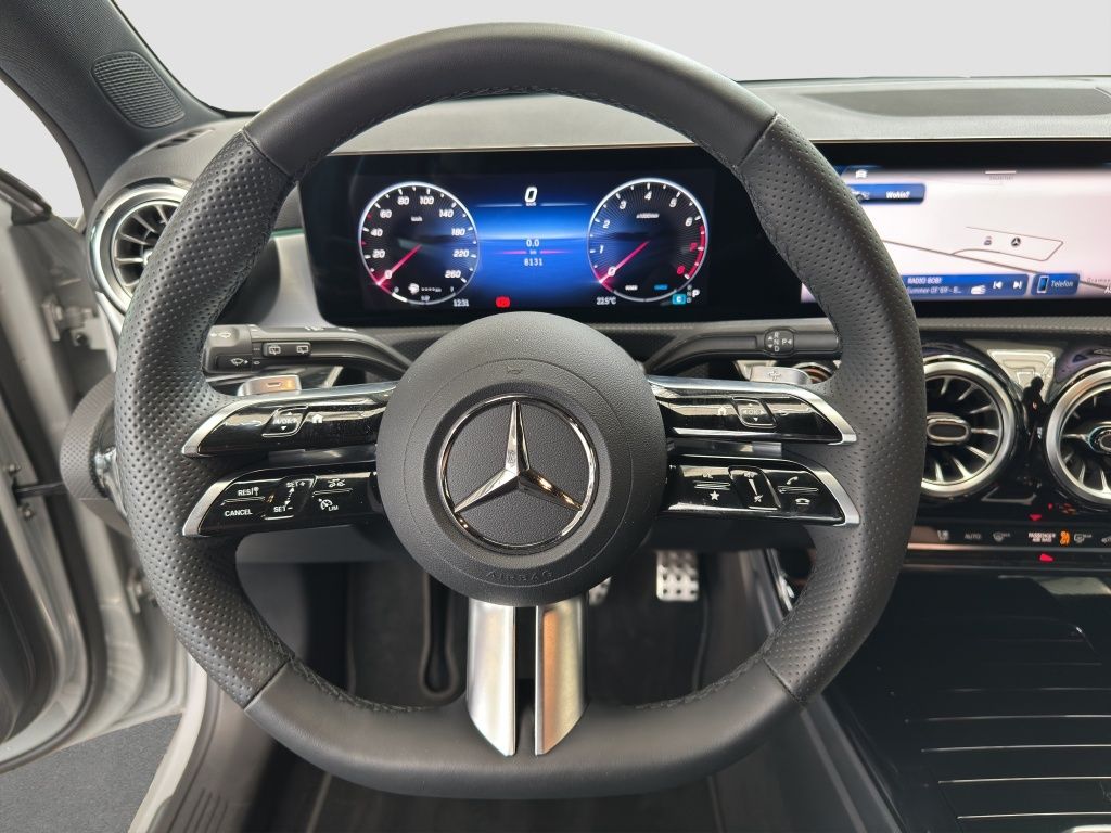 Fahrzeugabbildung Mercedes-Benz A 200 AMG*NIGHT*AHK*TOTW*KAM*LENKR-HEIZUNG