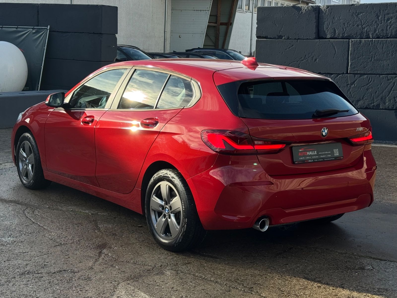 Fahrzeugabbildung BMW 118i F40 Advantage LCProf Navi Temp PDC LED DAB