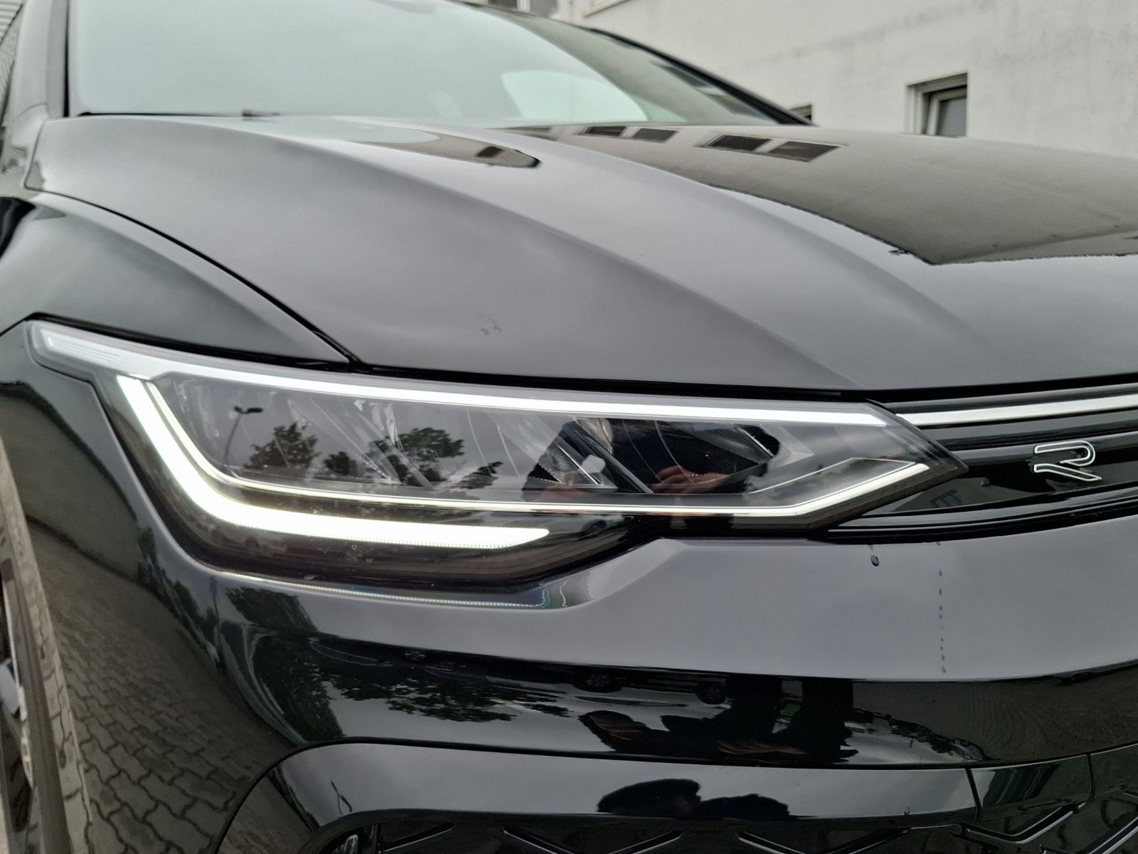 Fahrzeugabbildung Volkswagen Golf VIII Variant eTSI R-Line DSG LED Navi AID A