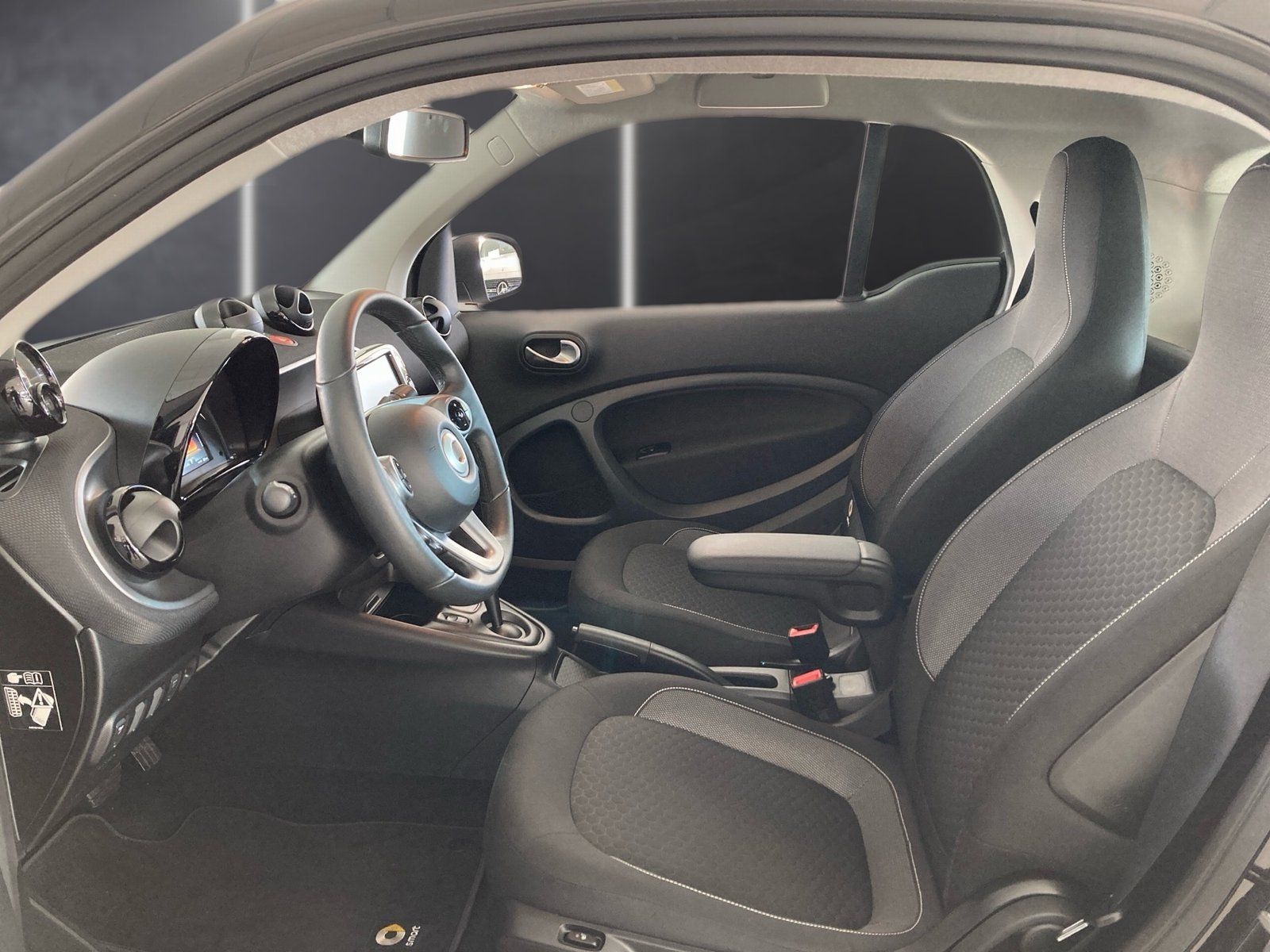 Fahrzeugabbildung Smart smart EQ fortwo Exclusive*Kamera*Media*LED*22kW*