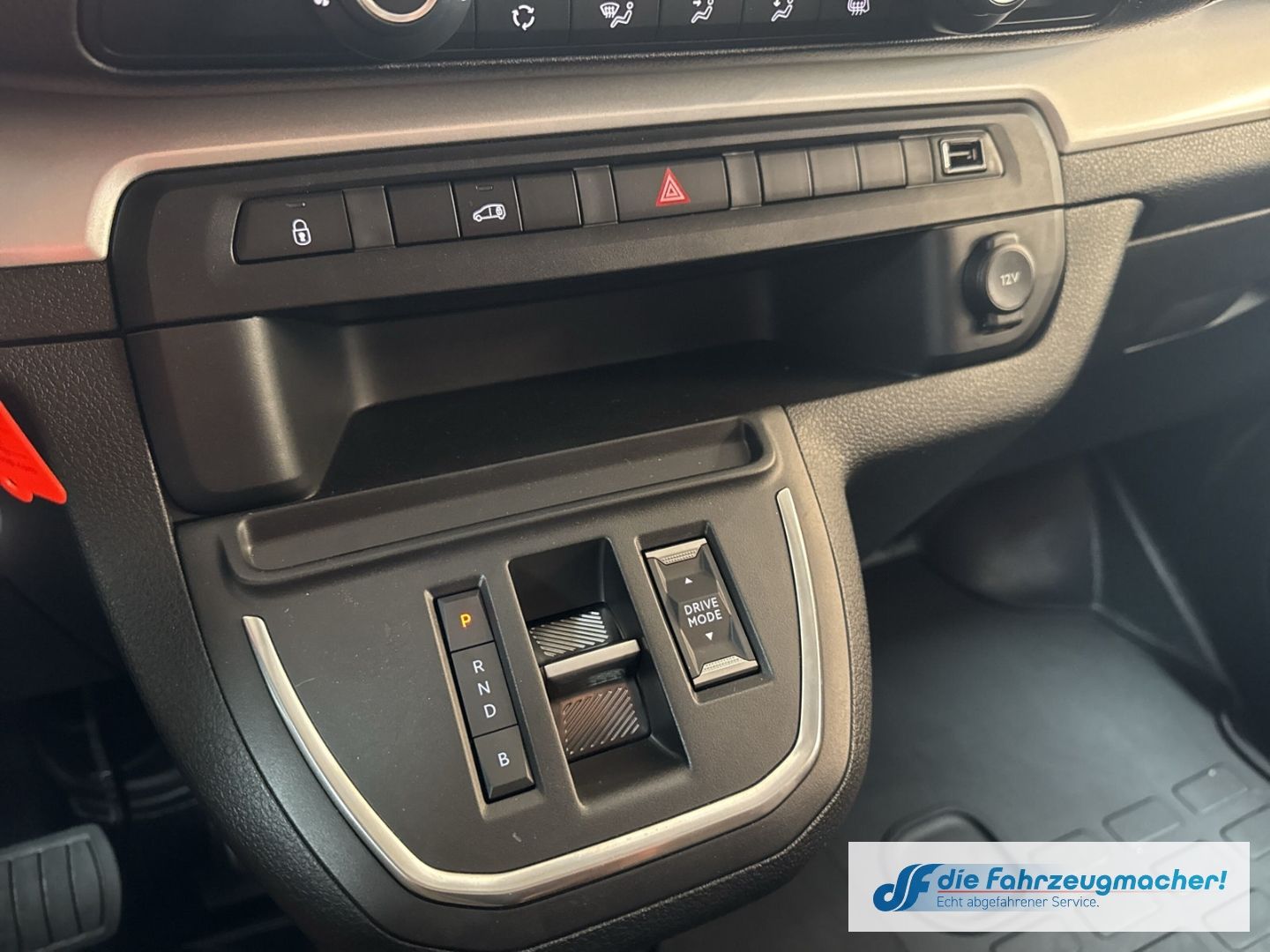 Fahrzeugabbildung Opel Vivaro Kasten -e Elegance L Navi Apple CarPlay A