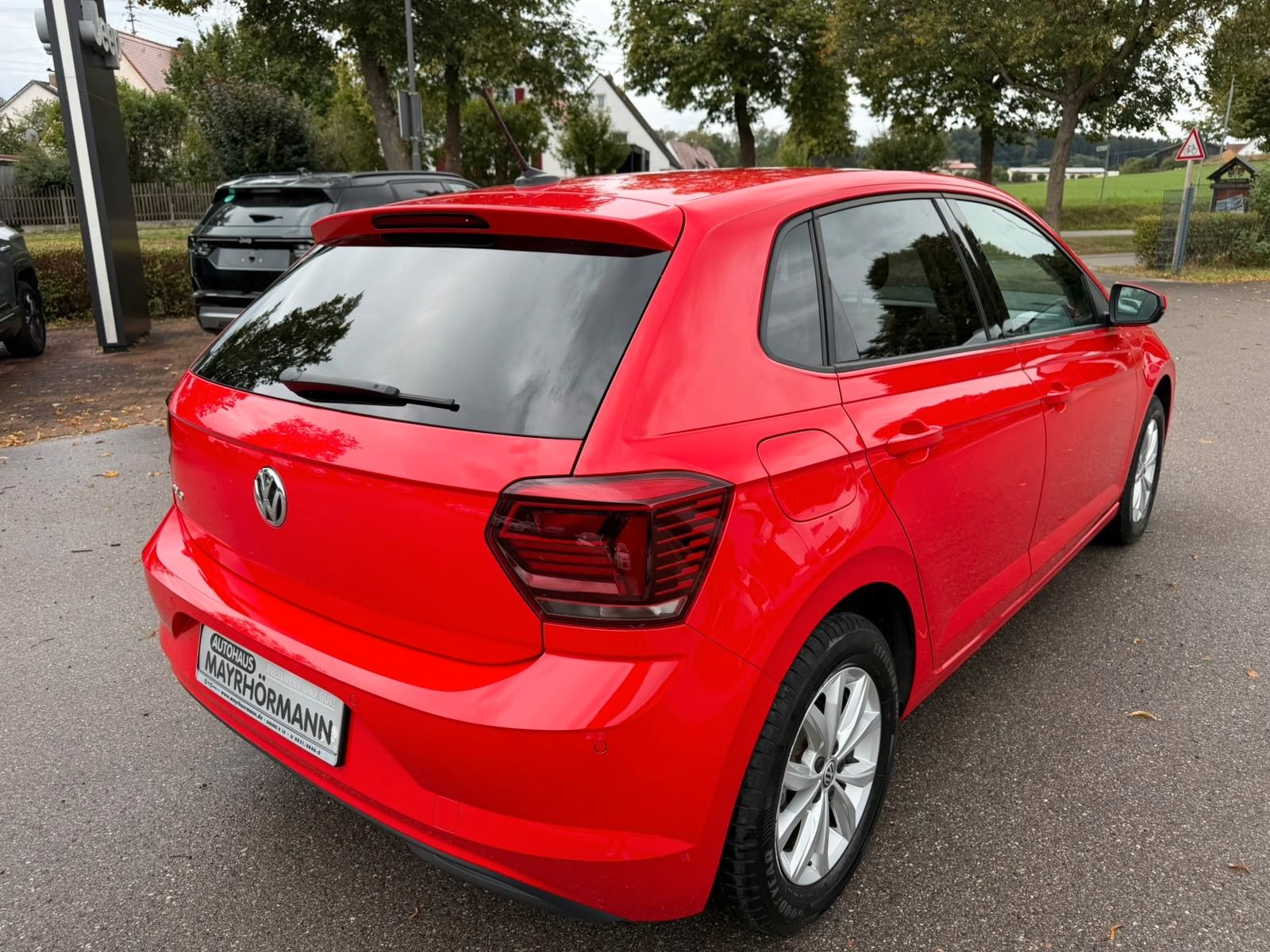 Fahrzeugabbildung Volkswagen Polo VI Highline Automatik Sitzhzg Abstand uvm.